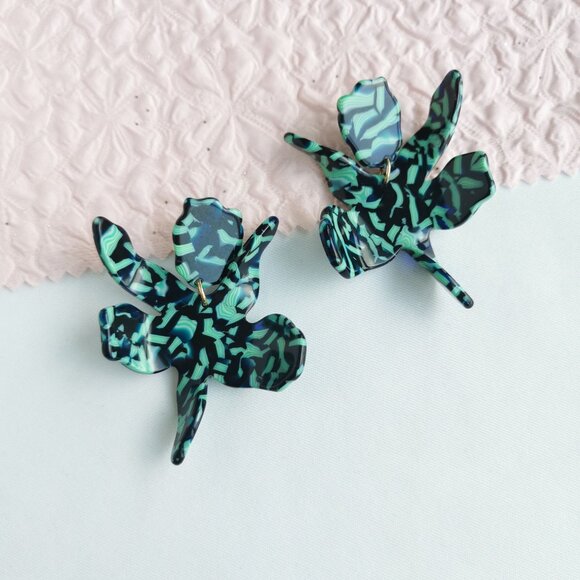 Lele Sadoughi Small Paper Lily Green Earrings - Picture 2 of 3